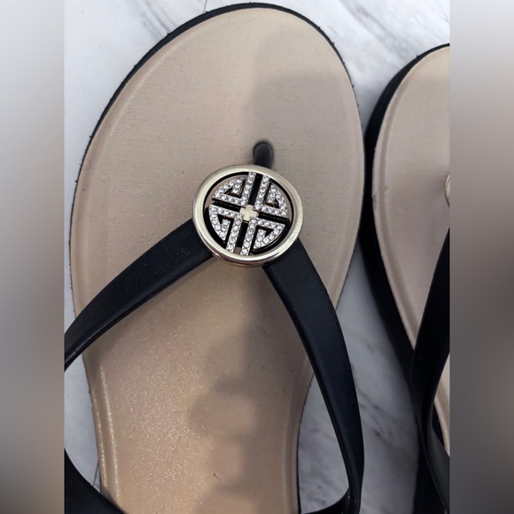 NWT Women's Black Ashley Blue Sandals with Embellished Detail Size: 9 - Picture 2 of 4